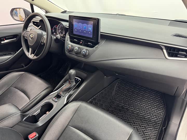 Фото 23 - Toyota Corolla