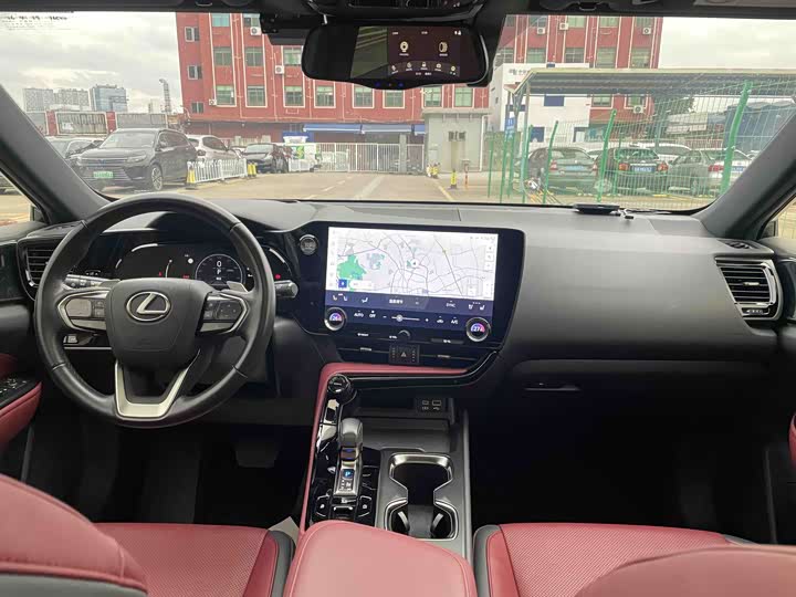 Фото 10 - Lexus NX