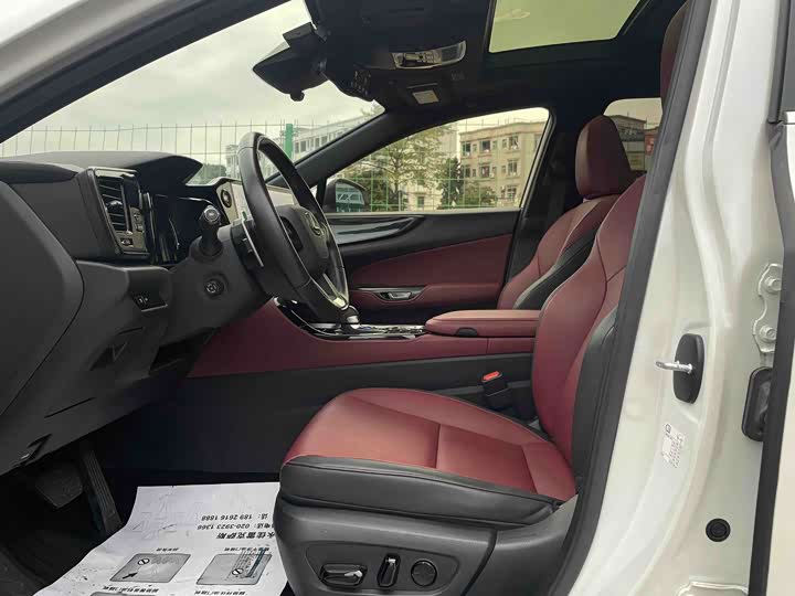 Фото 11 - Lexus NX