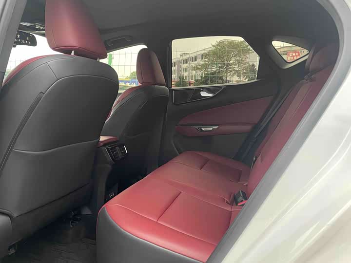 Фото 12 - Lexus NX