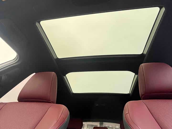 Фото 13 - Lexus NX