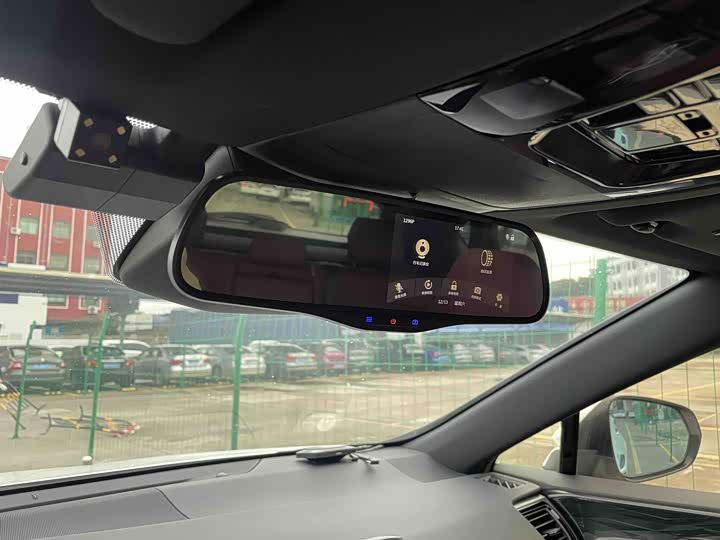 Фото 15 - Lexus NX