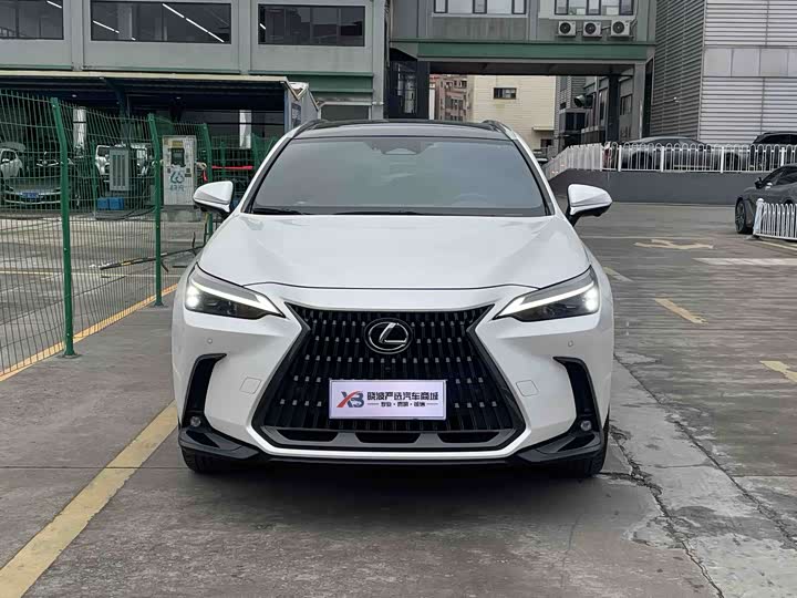 Фото 2 - Lexus NX