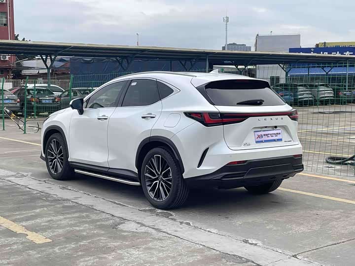 Фото 4 - Lexus NX