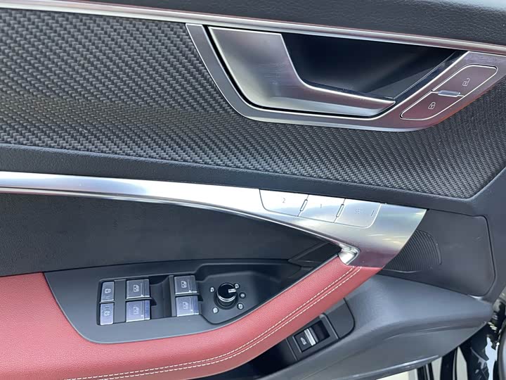 Фото 13 - Audi S7