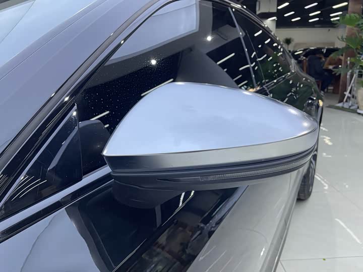 Фото 15 - Audi S7