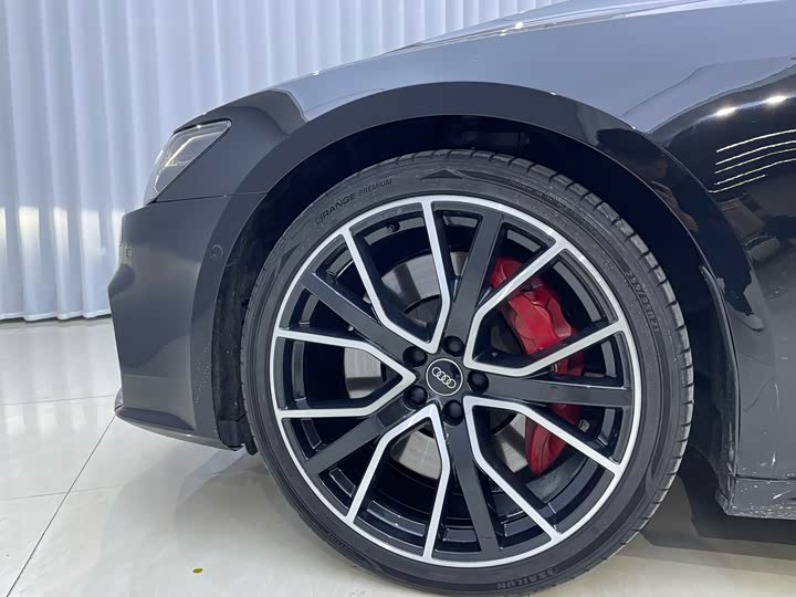 Фото 16 - Audi S7