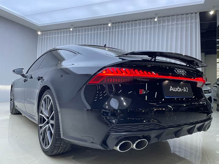 Фото 18 - Audi S7