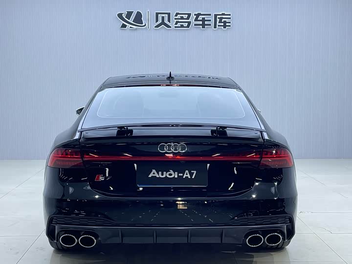 Фото 20 - Audi S7
