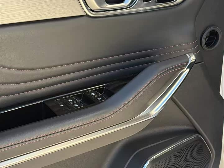 Фото 13 - Bestune T99