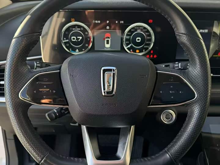 Фото 17 - Bestune T99