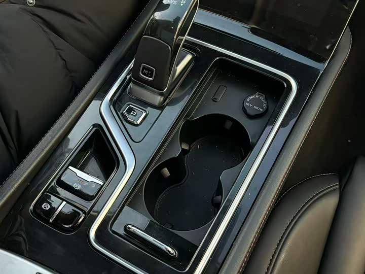 Фото 20 - Bestune T99