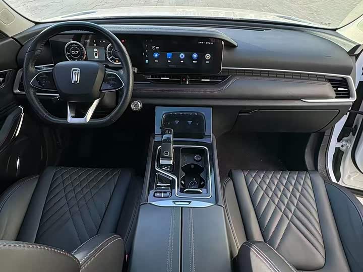 Фото 22 - Bestune T99