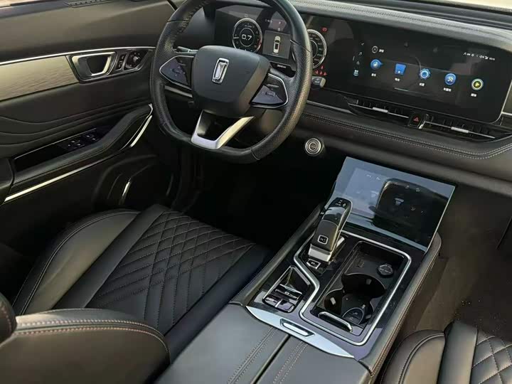 Фото 23 - Bestune T99