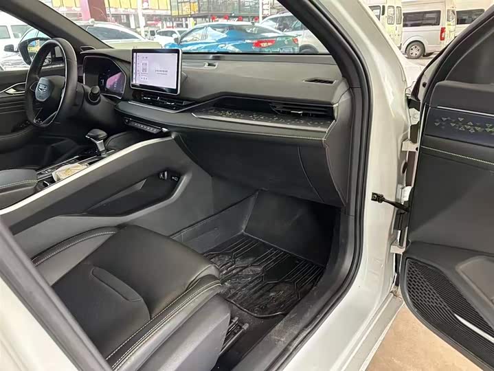 Фото 4 - Geely Preface