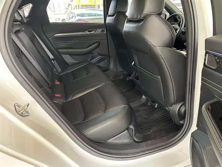 Фото 6 - Geely Preface