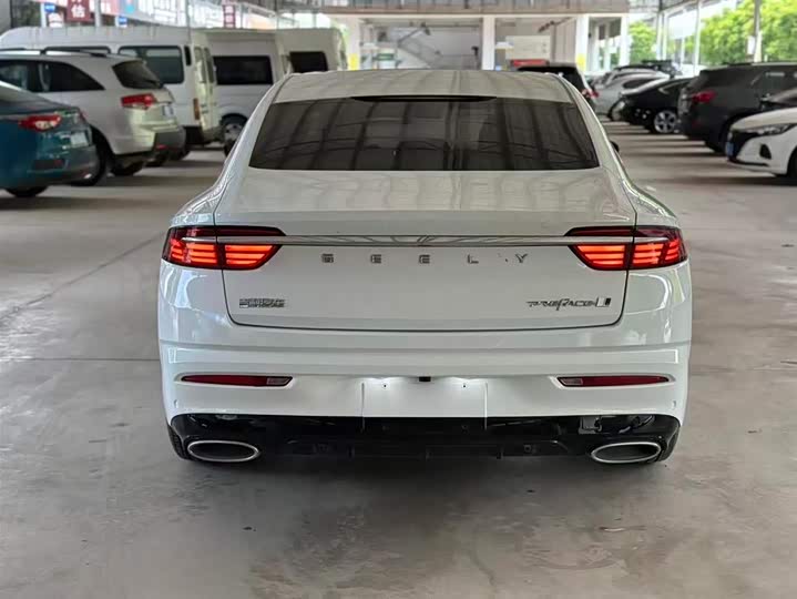 Фото 7 - Geely Preface