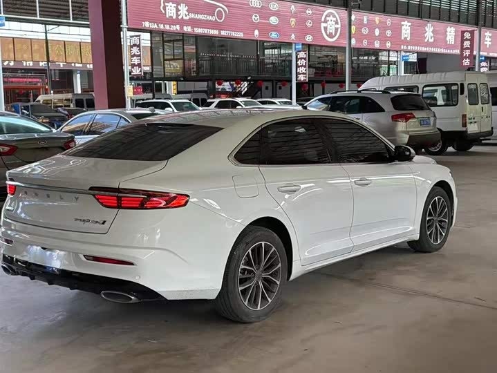 Фото 9 - Geely Preface