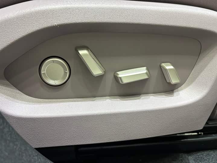 Фото 17 - Nio Onvo L60