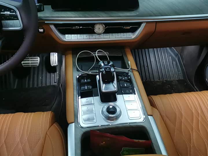 Фото 16 - Tank 500 Hybrid