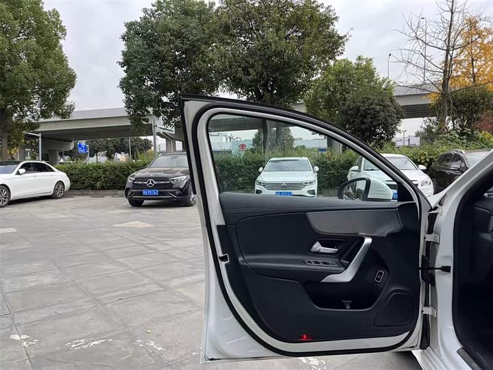 Фото 19 - Mercedes-Benz A-Class