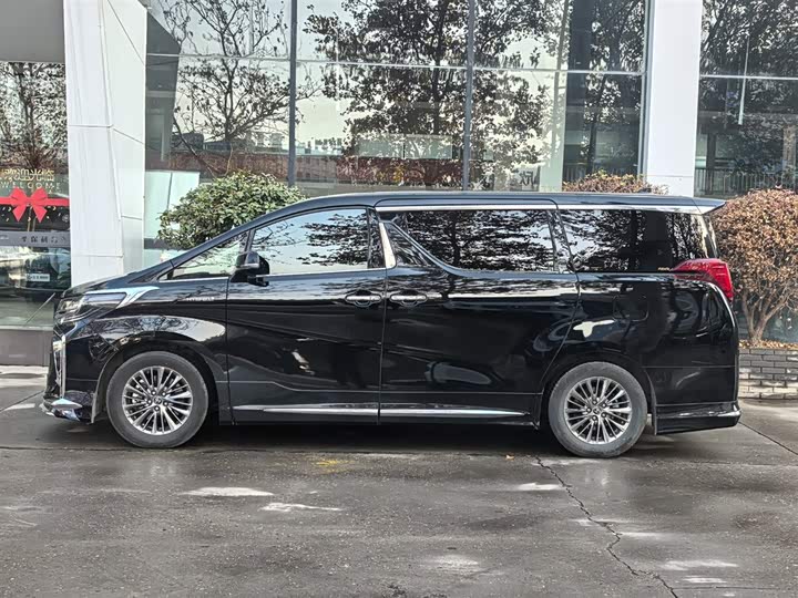 Фото 2 - Toyota Alphard