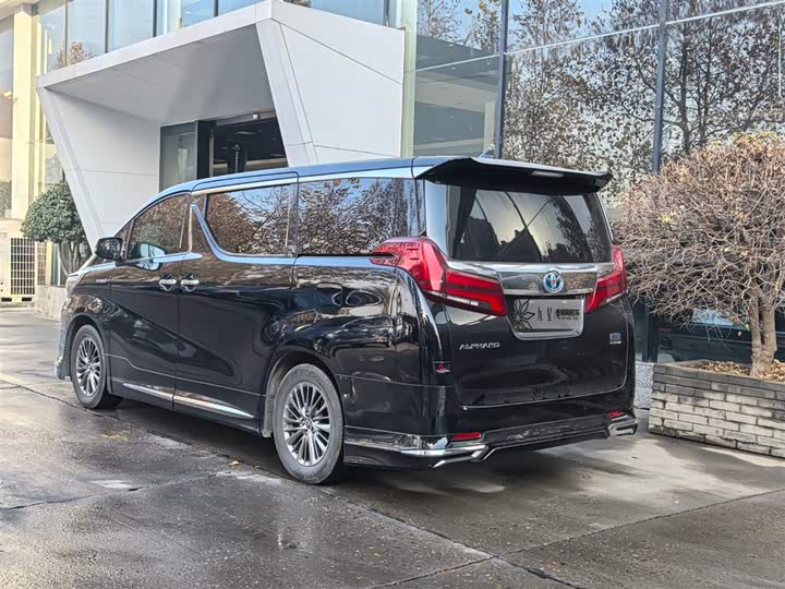 Фото 3 - Toyota Alphard