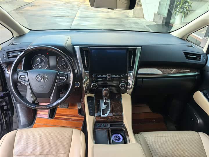 Фото 7 - Toyota Alphard