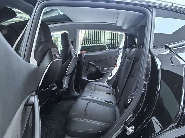 Фото 10 - Tesla Model Y