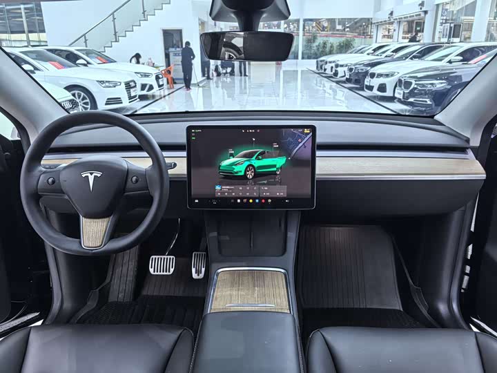Фото 12 - Tesla Model Y