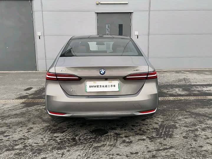 Фото 5 - BMW i5