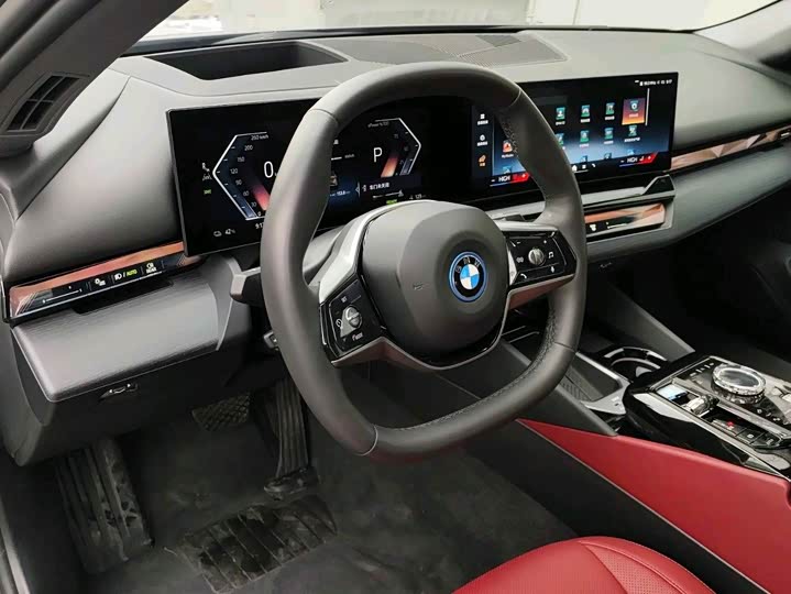 Фото 6 - BMW i5