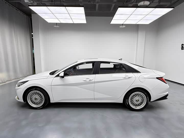 Фото 5 - Hyundai Elantra N line