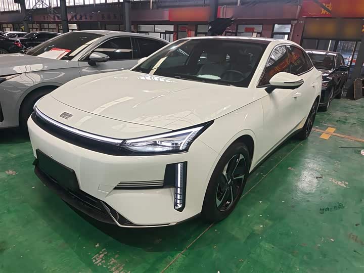 Фото 2 - Geely Galaxy L6