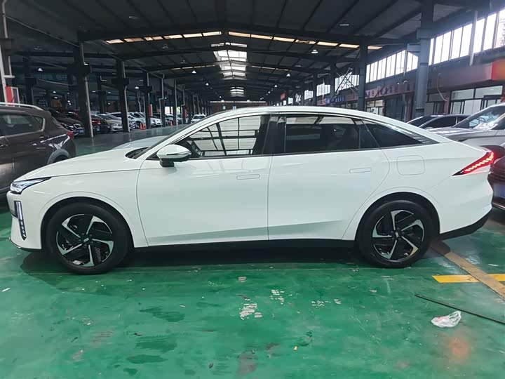 Фото 5 - Geely Galaxy L6