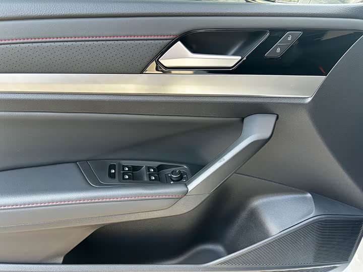 Фото 4 - Volkswagen Lavida