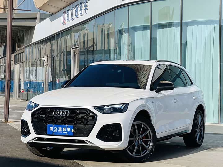 Фото 1 - Audi Q5L