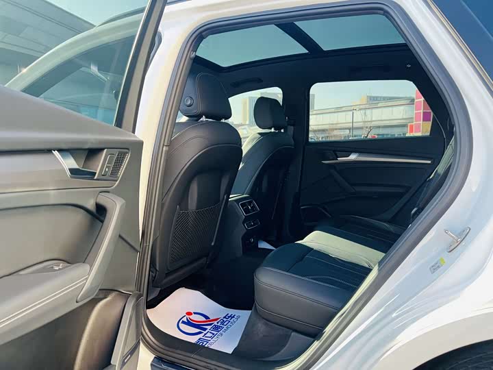 Фото 6 - Audi Q5L