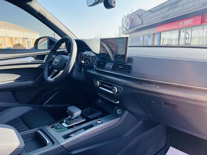 Фото 8 - Audi Q5L