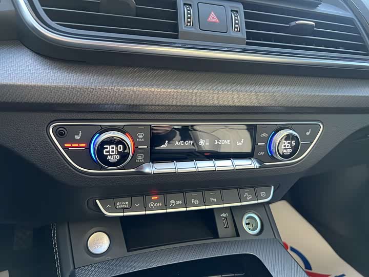 Фото 9 - Audi Q5L