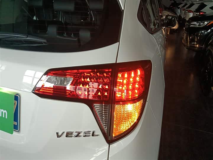 Фото 8 - Honda Vezel