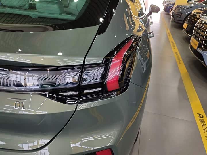 Фото 8 - Zeekr 001