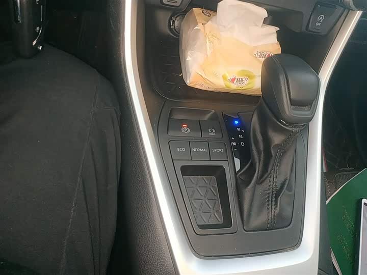 Фото 14 - Toyota Wildlander