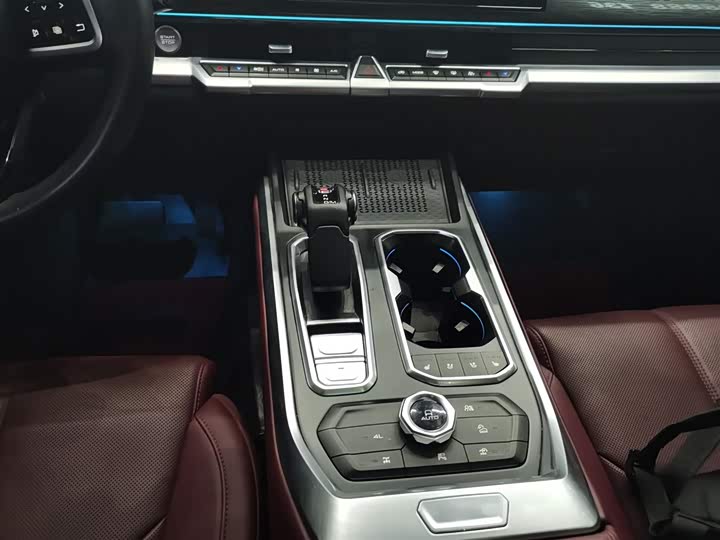 Фото 14 - Tank 400 Hybrid