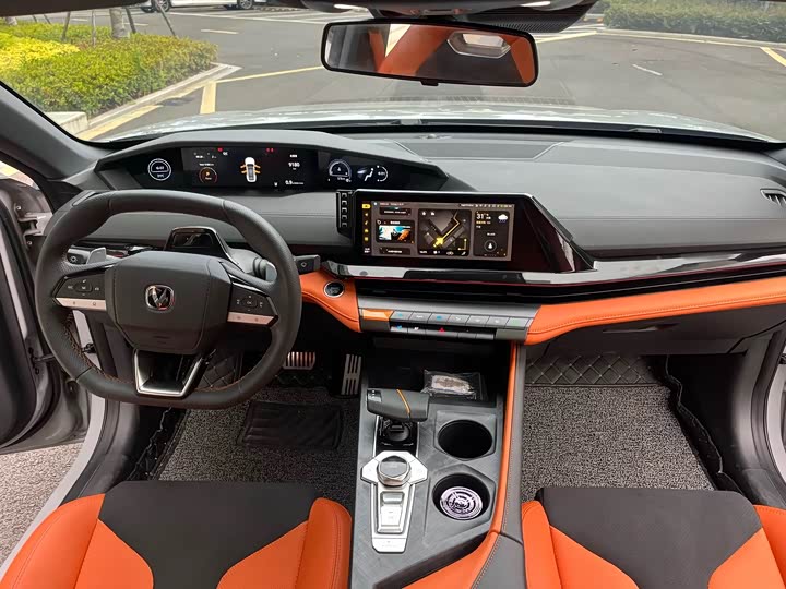 Фото 2 - Changan UNI-V