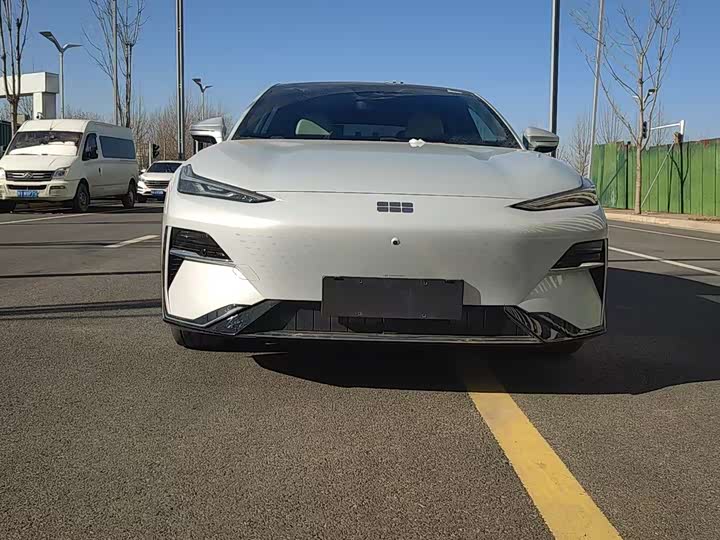 Фото 2 - Geely Galaxy E8