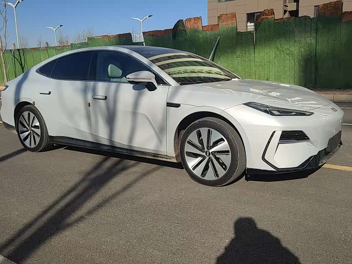 Фото 3 - Geely Galaxy E8