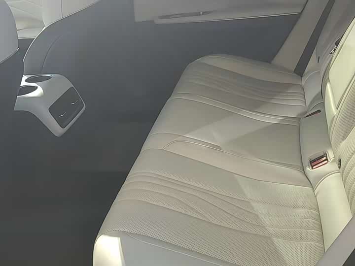 Фото 5 - Geely Galaxy E8