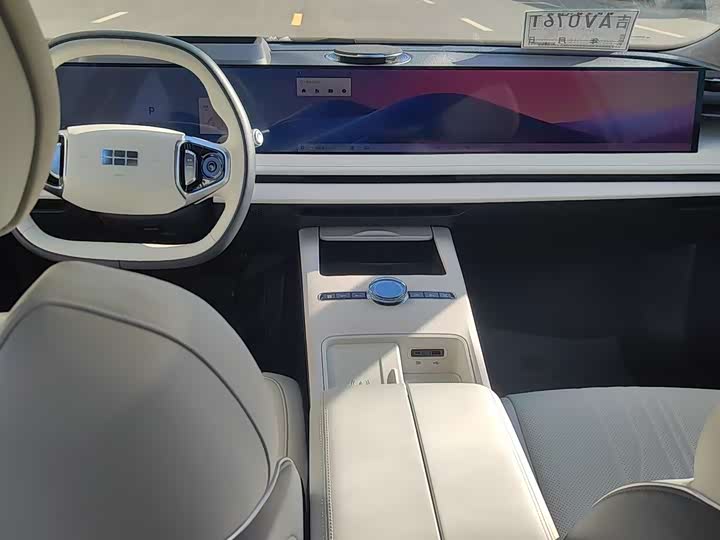 Фото 6 - Geely Galaxy E8