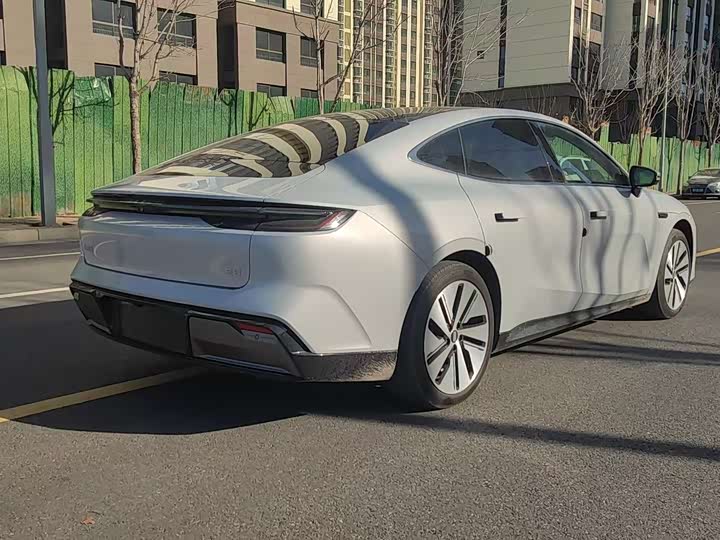 Фото 7 - Geely Galaxy E8